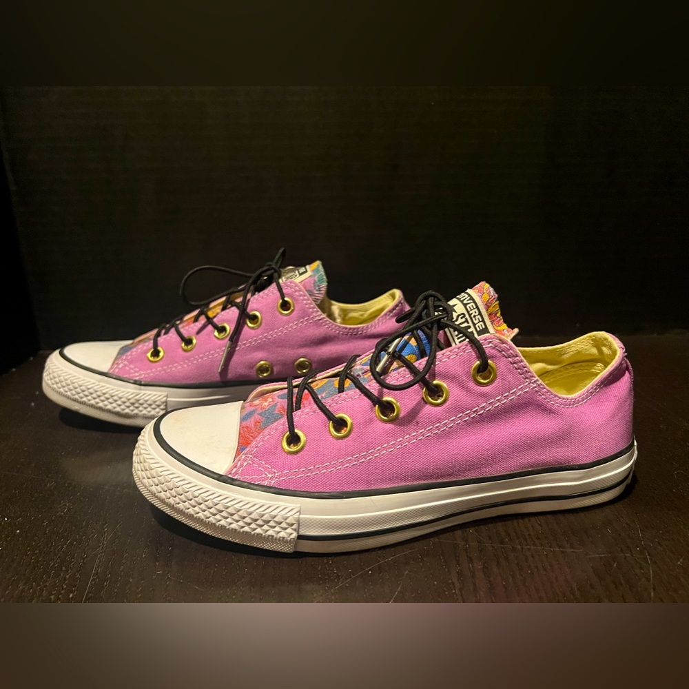 Chuck Taylor All Star unisex Women’s size 6 Men’s 4